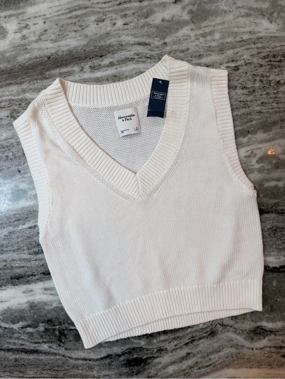 NWT Abercrombie & Fitch Cream V-Neck Knit Sweater Vest